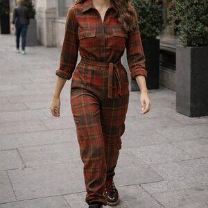 Black and Red From The Walking Dead Joie Norfolk Boots are size 9.5/39.5 EUC